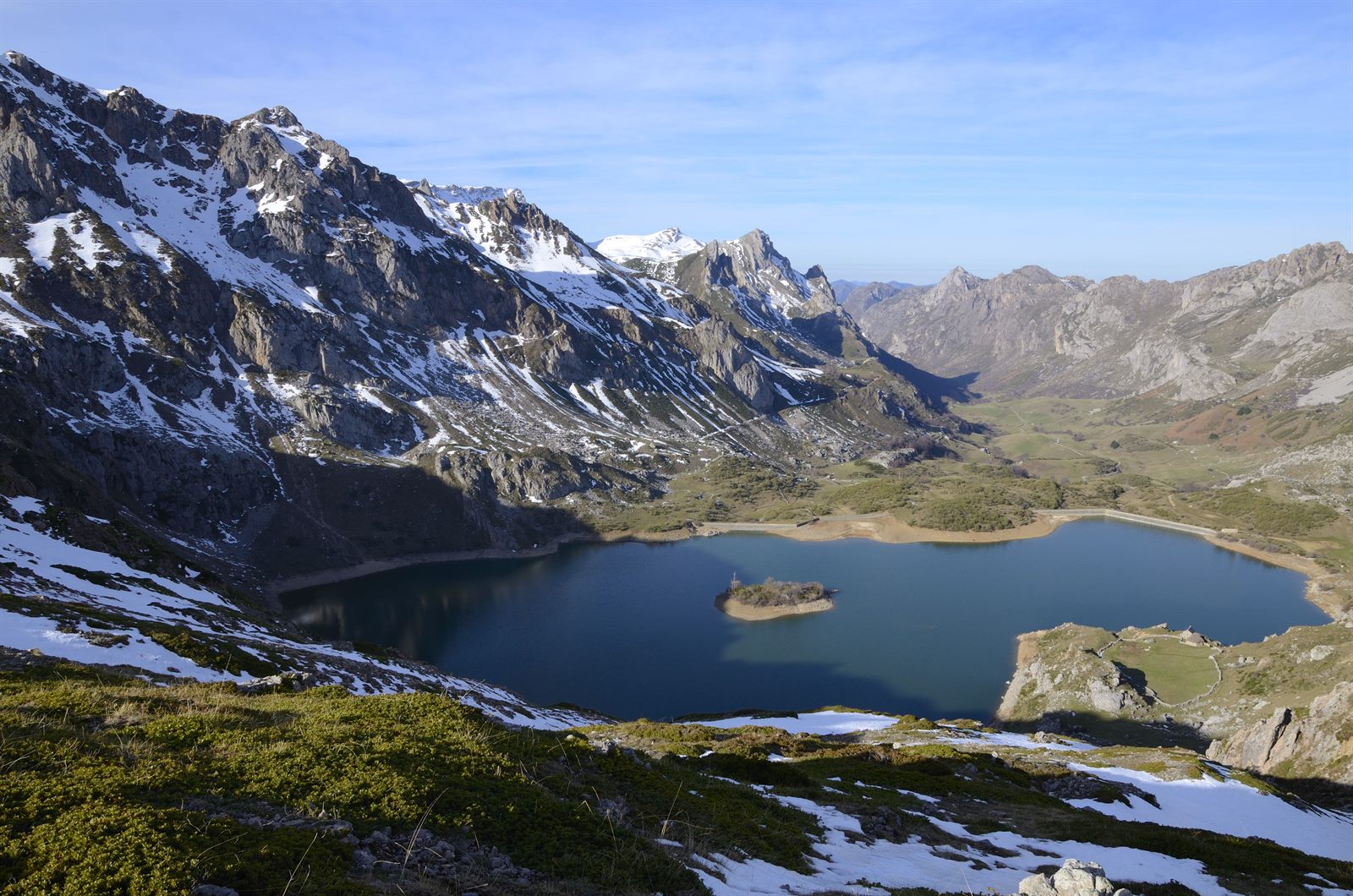 Vista del Lago del Valle en el Parque Natural de Somiedo, Asturias